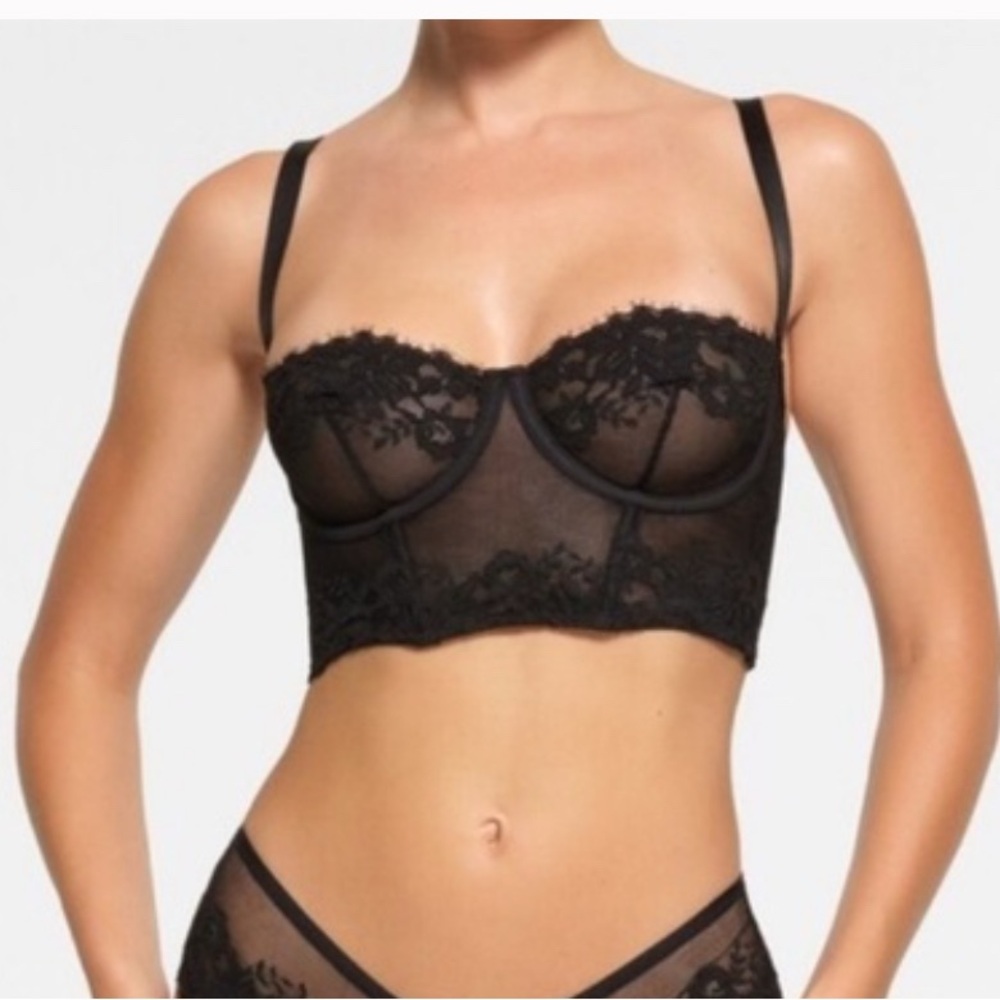 Skims Femme Lace unlined Balconette corset